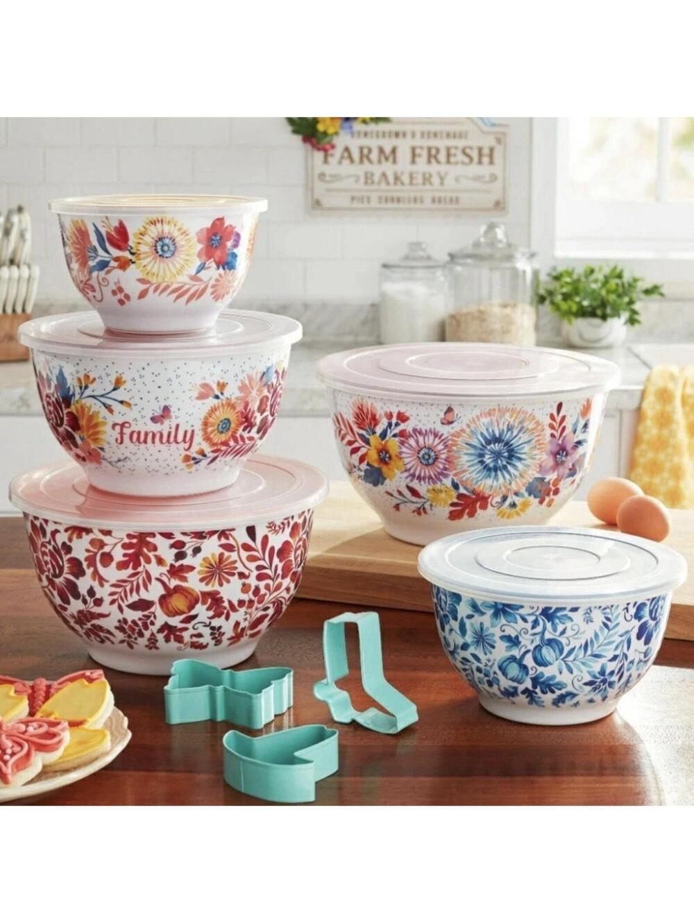 Pioneer Woman Fancy  Flourish  13 Pc Melamine Mixing Bowl  & Cookie Cuttter Set.